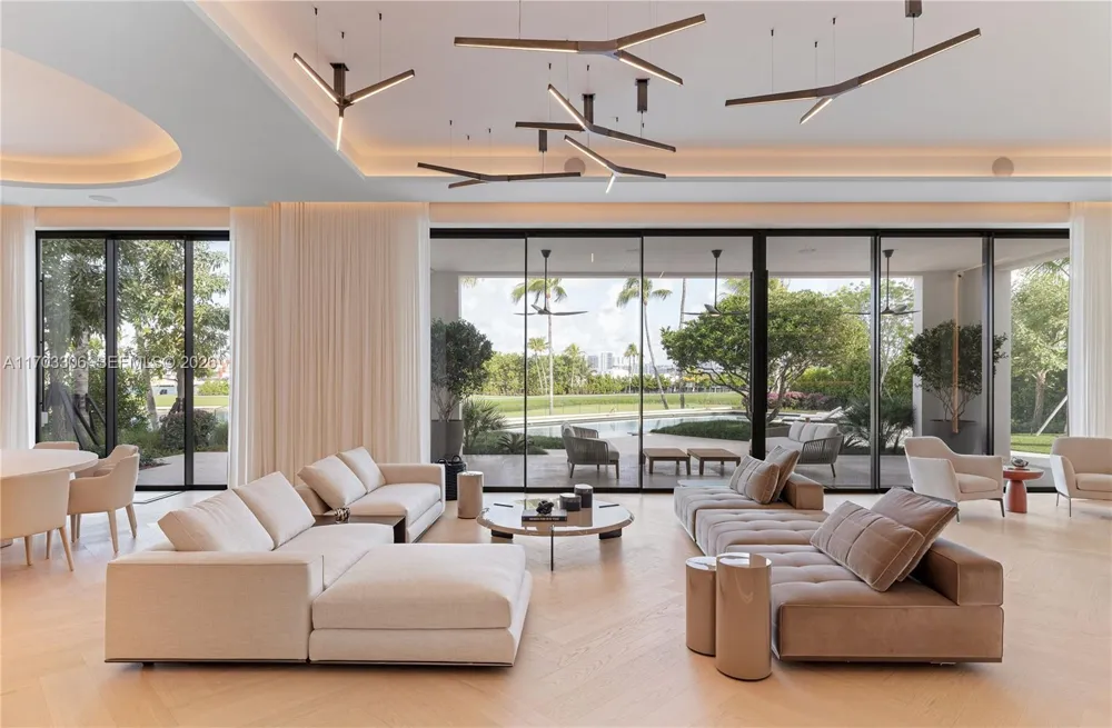 1006 Links Drive Miami Beach, FL 33109