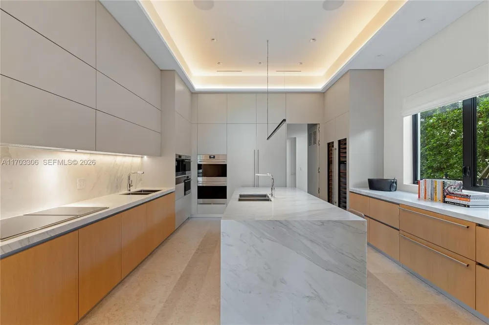 1006 Links Drive Miami Beach, FL 33109