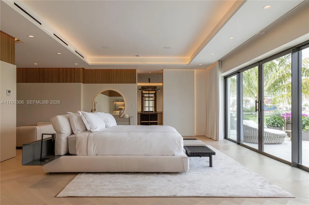 1006 Links Drive Miami Beach, FL 33109