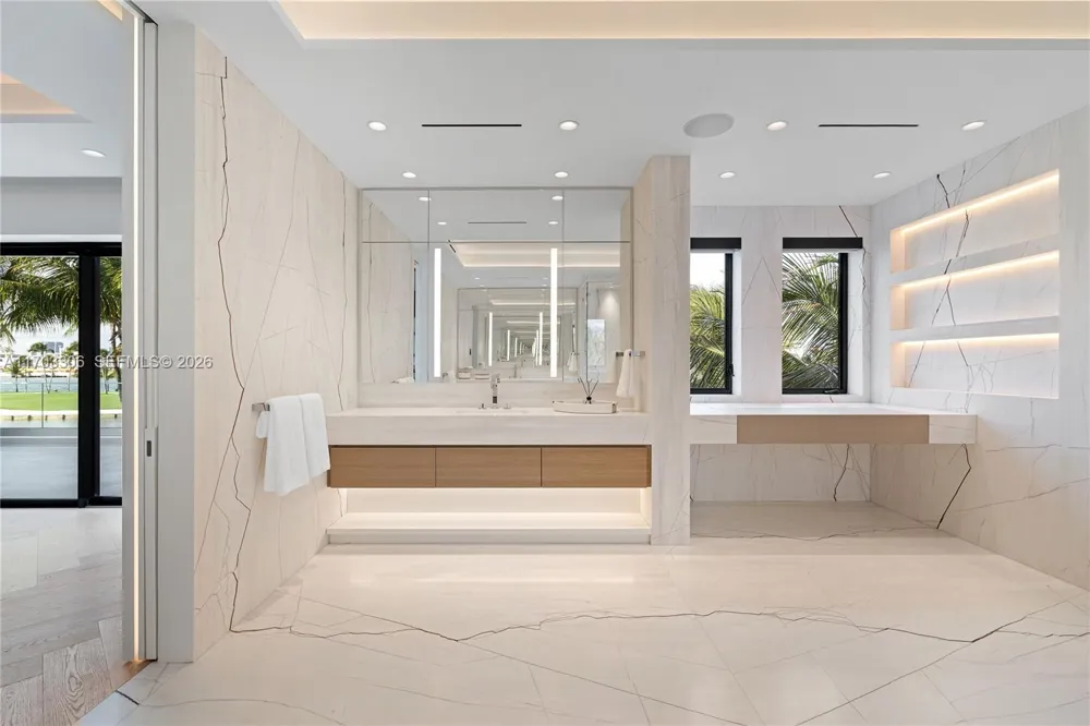 1006 Links Drive Miami Beach, FL 33109