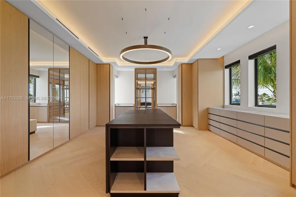 1006 Links Drive Miami Beach, FL 33109