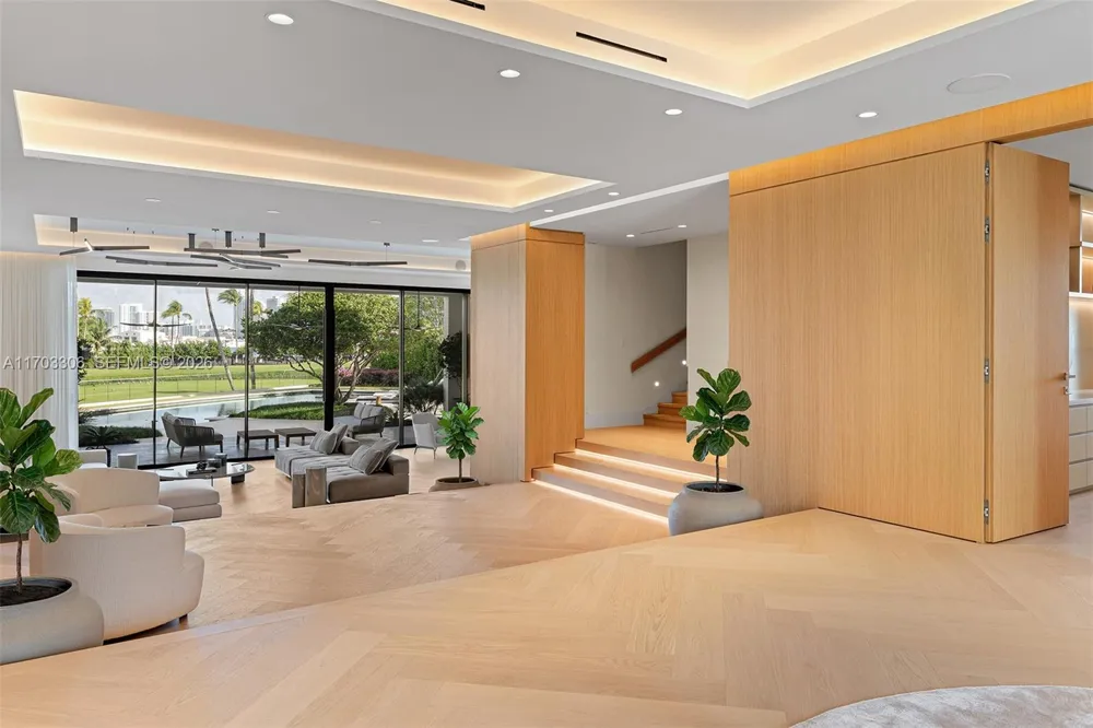 1006 Links Drive Miami Beach, FL 33109