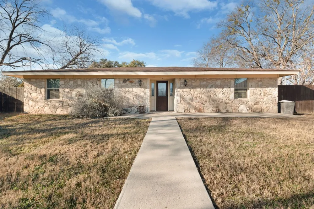 801 E Avenue C Lampasas, TX 76550
