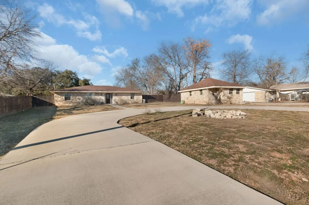 801 E Avenue C Lampasas, TX 76550