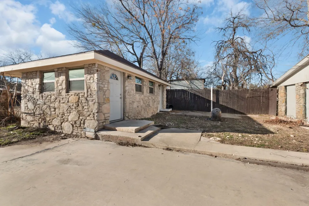 801 E Avenue C Lampasas, TX 76550