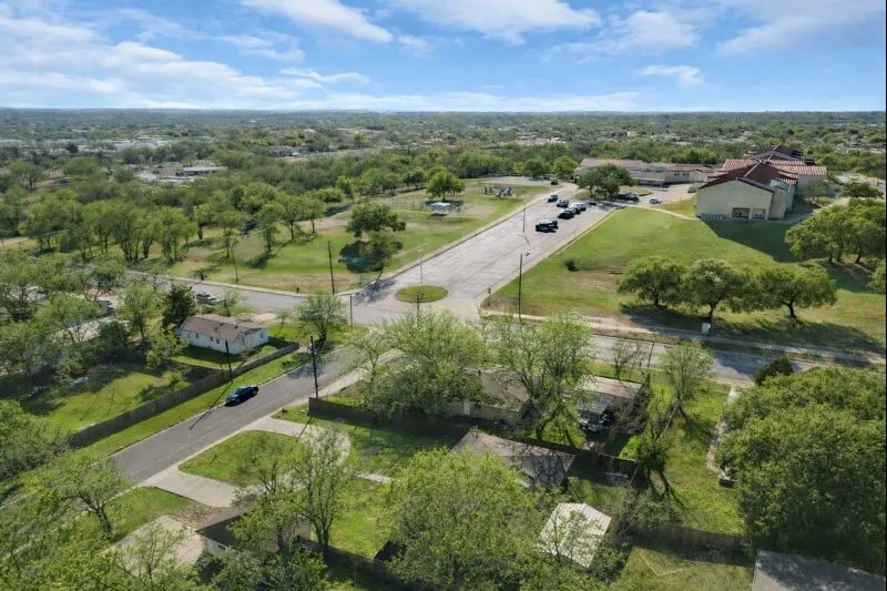 801 E Avenue C Lampasas, TX 76550