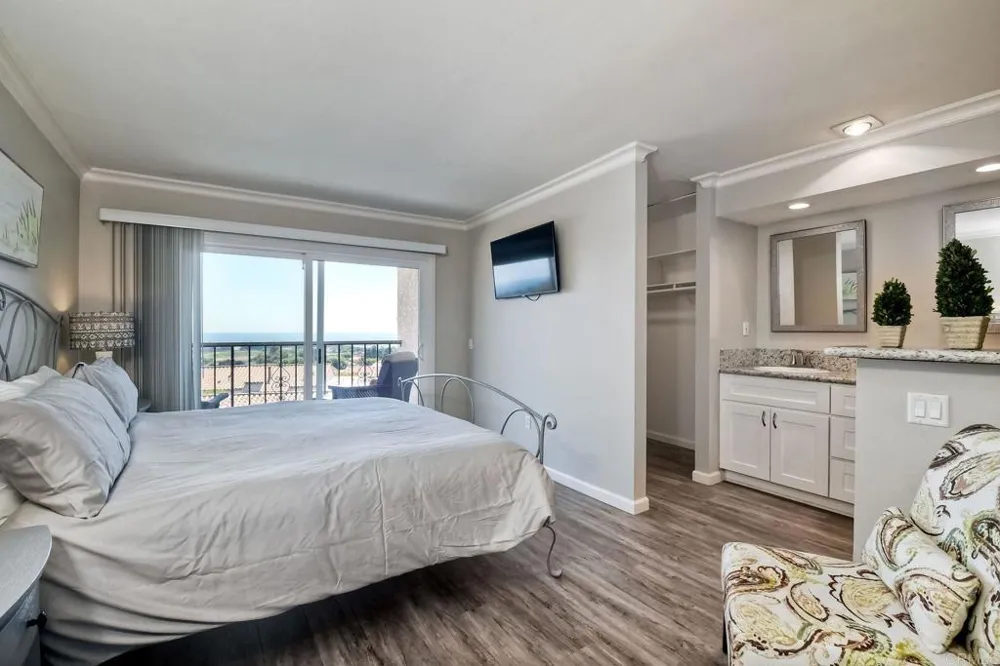 6677 Paseo Del Norte #B Carlsbad, CA 92011