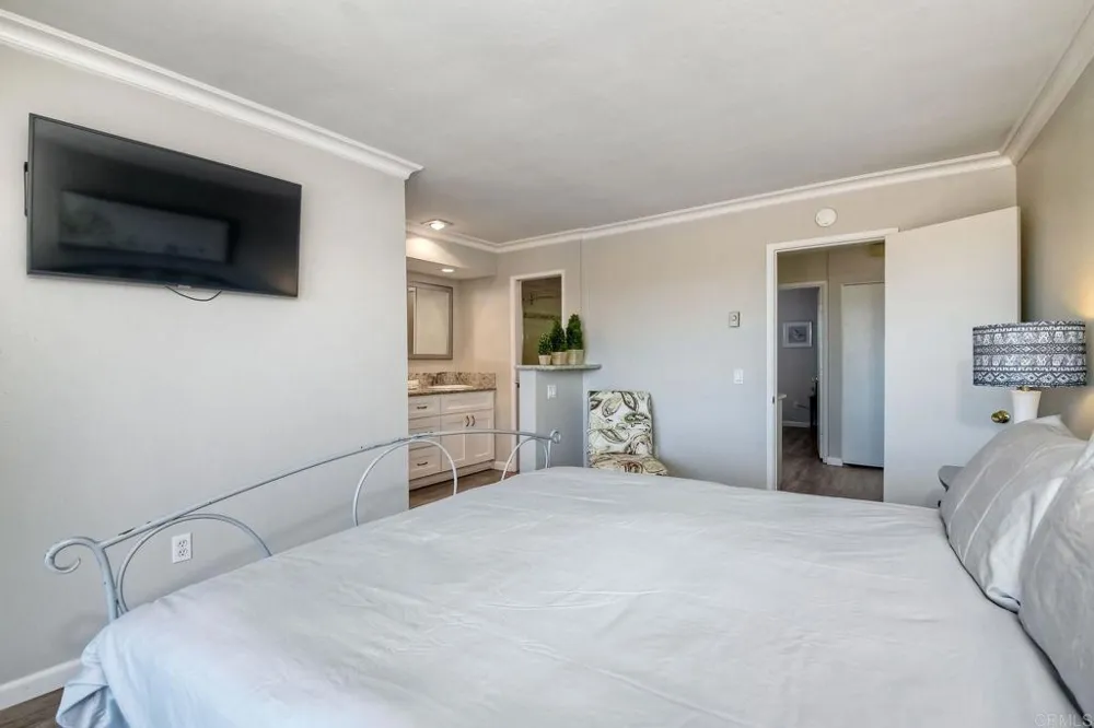6677 Paseo Del Norte #B Carlsbad, CA 92011