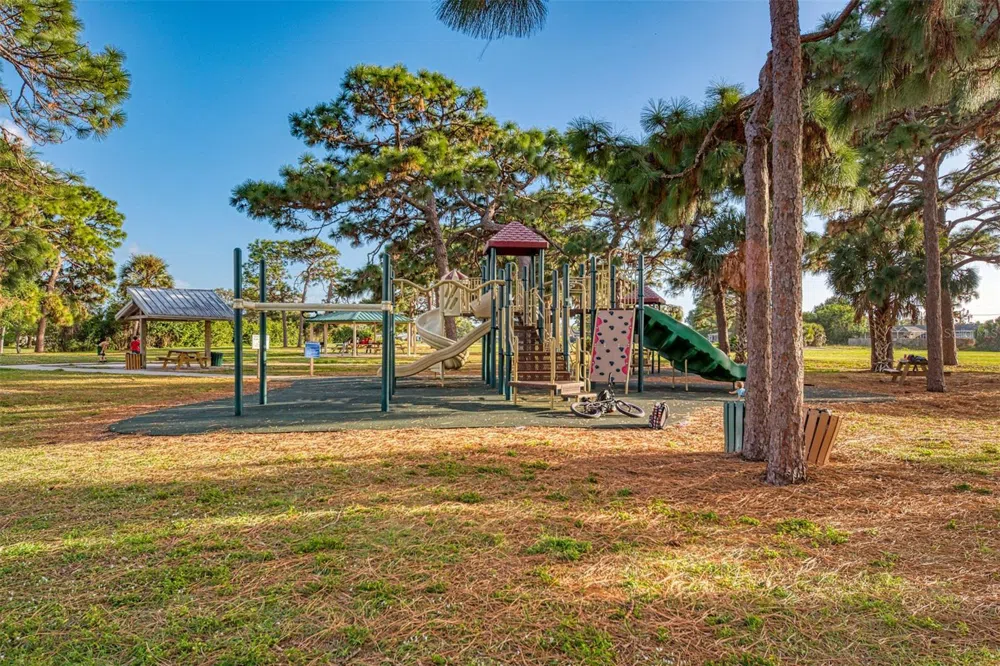548 MORNINGSIDE ROAD Venice, FL 34293