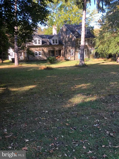 1541 FARMERS LANE