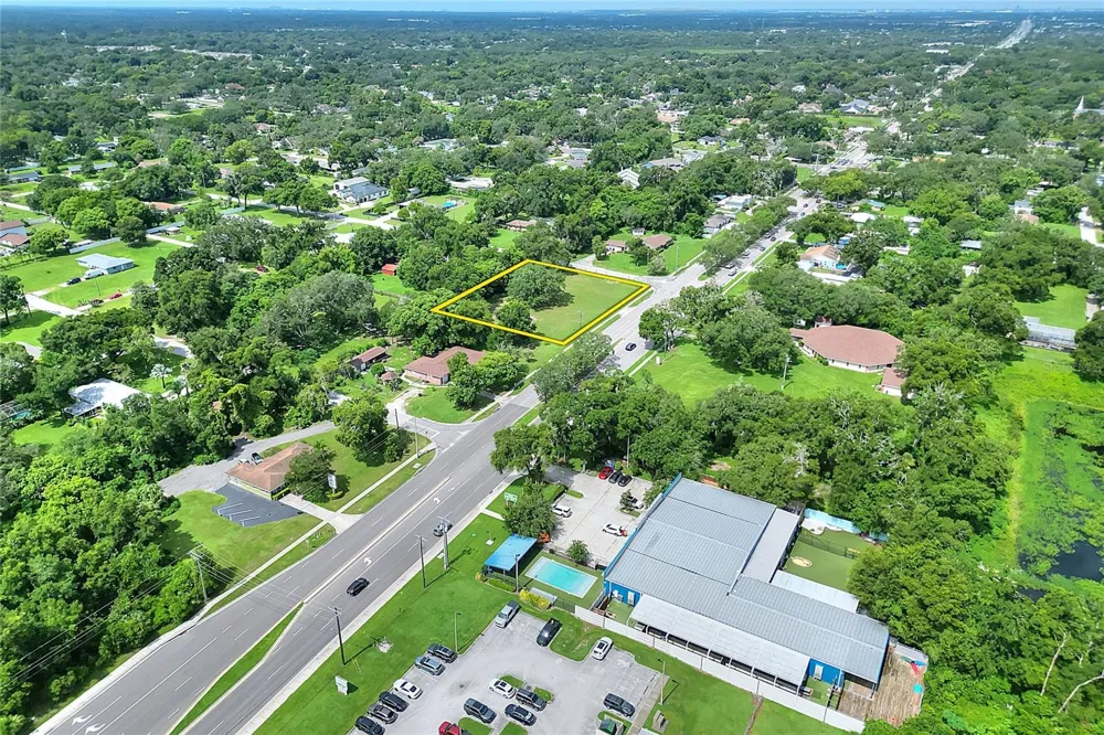 703 E LUMSDEN ROAD Brandon, FL 33511