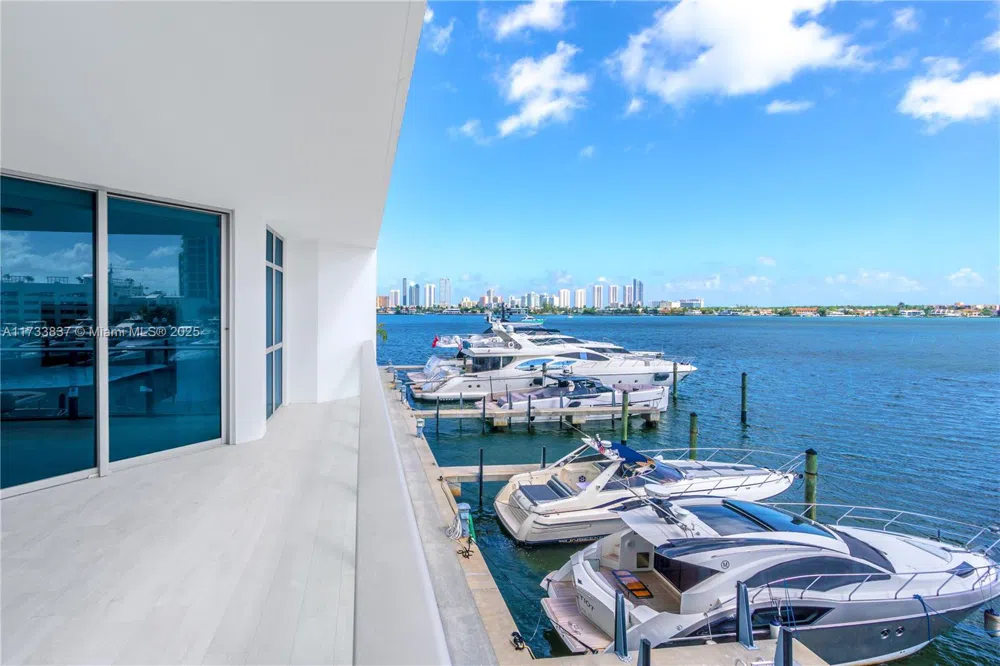 17301 Biscayne Blvd #207 North Miami Beach, FL 33160
