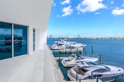 17301 Biscayne Blvd #207