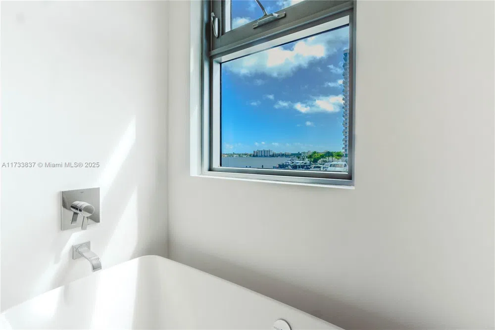 17301 Biscayne Blvd #207 North Miami Beach, FL 33160
