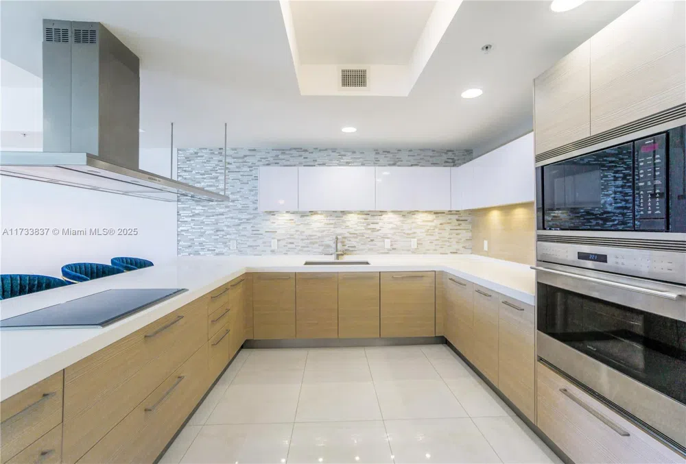 17301 Biscayne Blvd #207 North Miami Beach, FL 33160