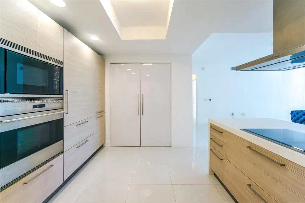 17301 Biscayne Blvd #207 North Miami Beach, FL 33160