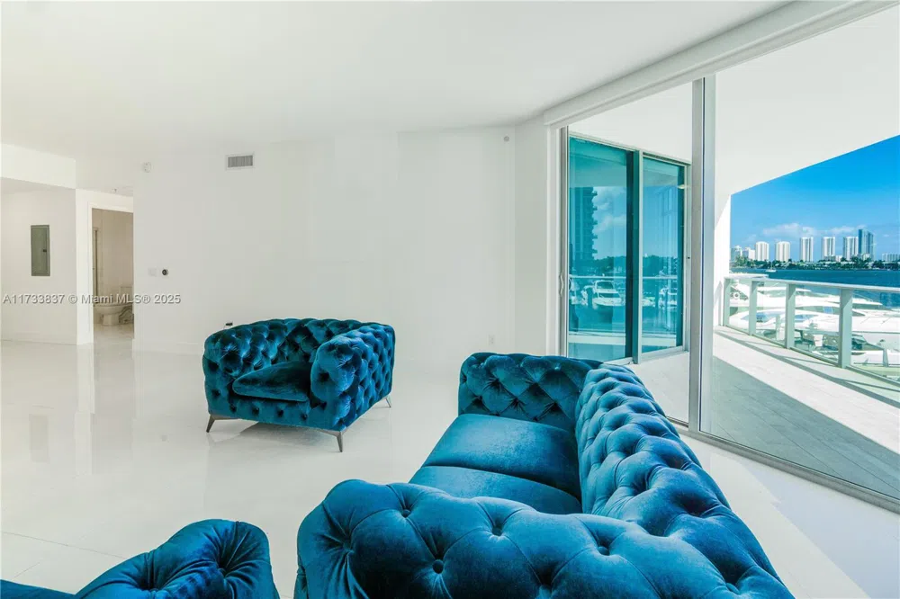 17301 Biscayne Blvd #207 North Miami Beach, FL 33160