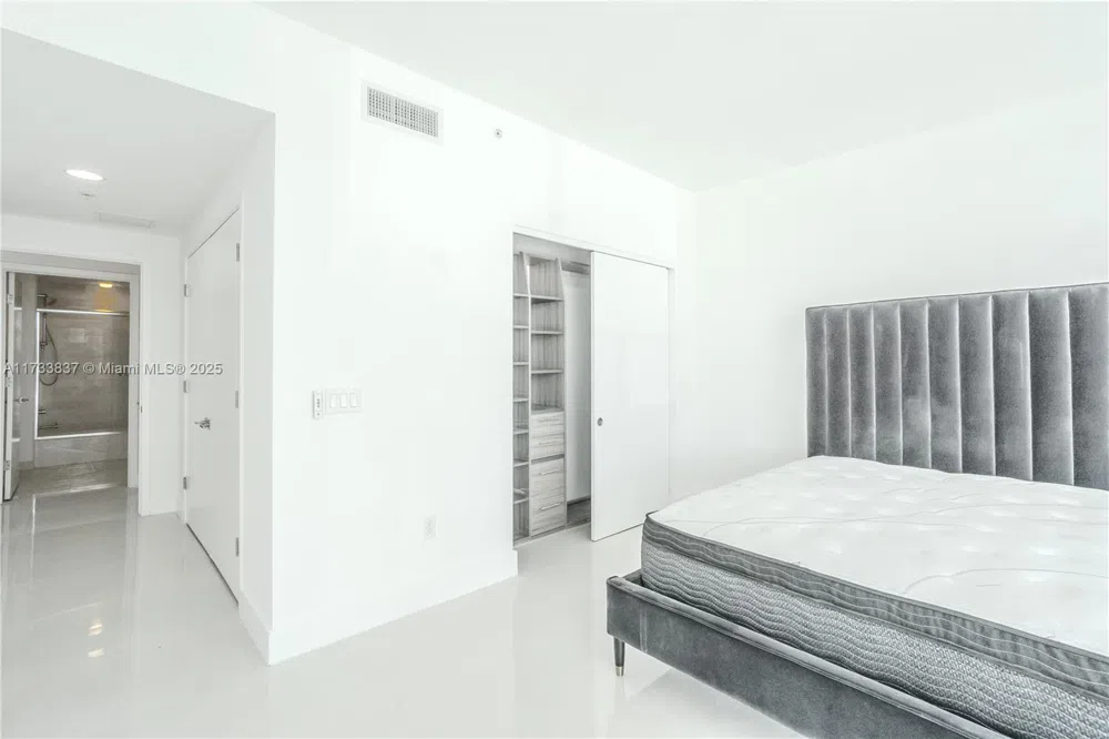 17301 Biscayne Blvd #207 North Miami Beach, FL 33160