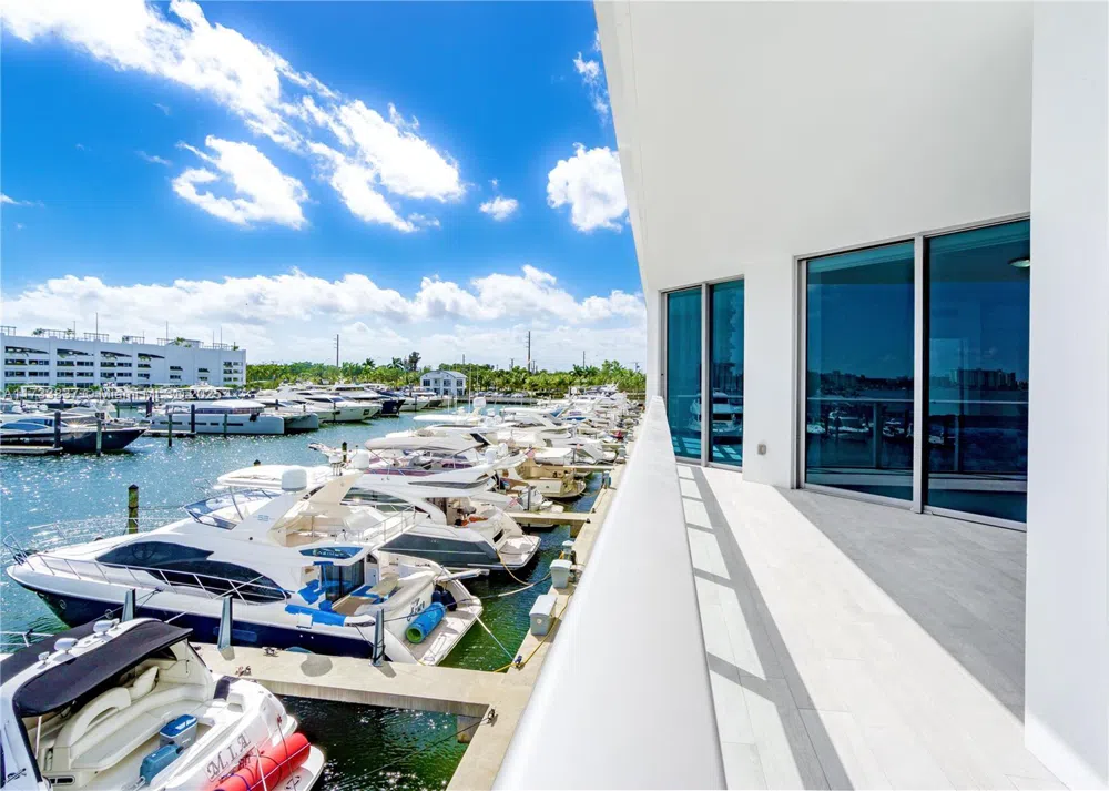 17301 Biscayne Blvd #207 North Miami Beach, FL 33160
