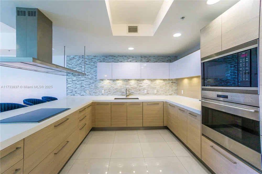 17301 Biscayne Blvd #207 North Miami Beach, FL 33160