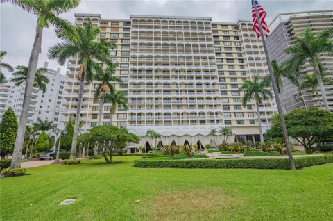 9801 Collins Ave #17J