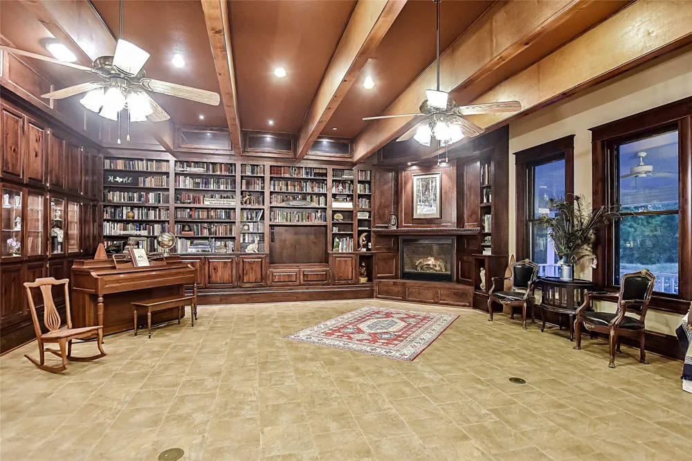 807 Colorado Drive Smithville, TX 78957