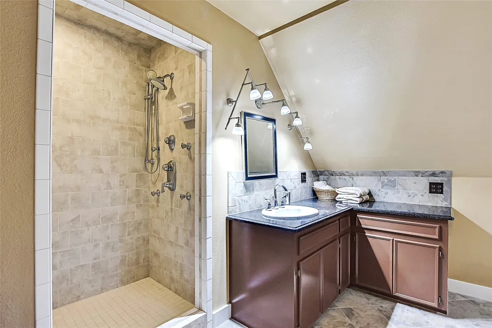 807 Colorado Drive Smithville, TX 78957