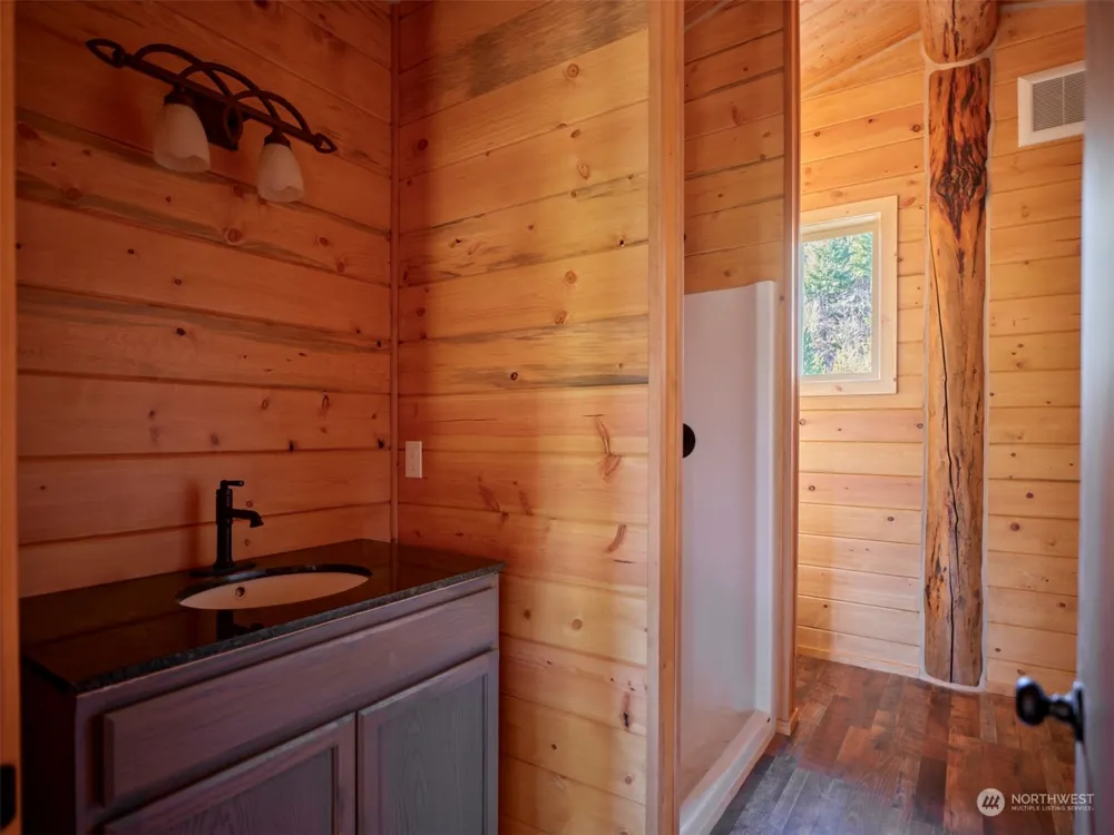 192 Sasquatch Way Cougar, WA 98616