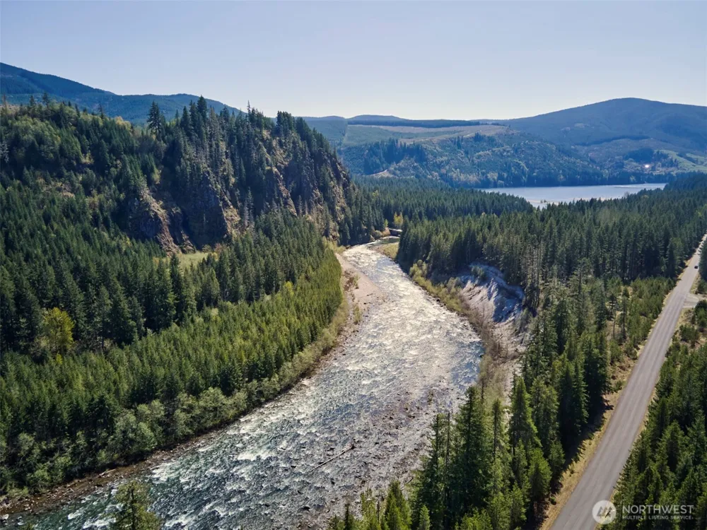 192 Sasquatch Way Cougar, WA 98616