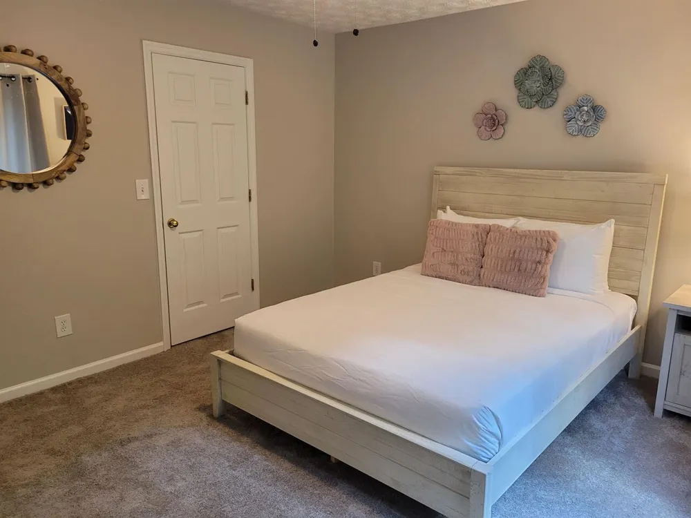 1356 Velvet CRK Marietta, GA 30008