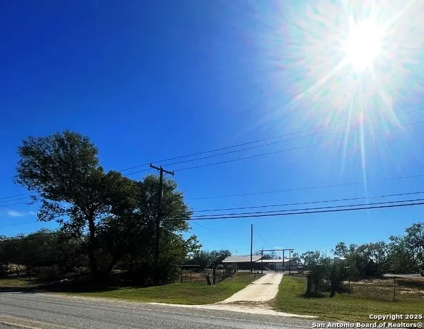 11612 LOOP 107 Adkins, TX 78101