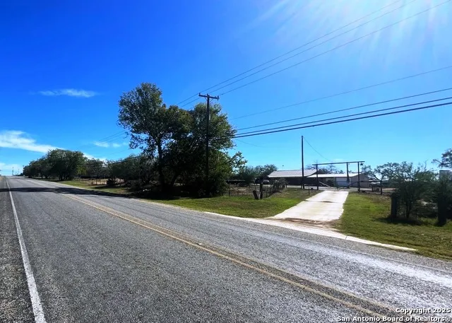 11612 LOOP 107 Adkins, TX 78101
