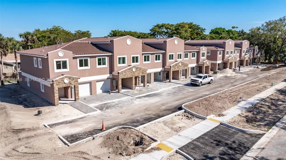 1567 NW 94TH Way #10 Coral Springs, FL 33071