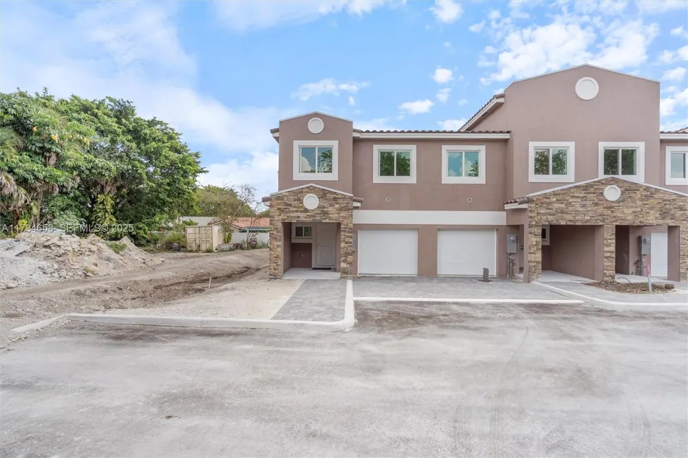 1567 NW 94TH Way #10 Coral Springs, FL 33071