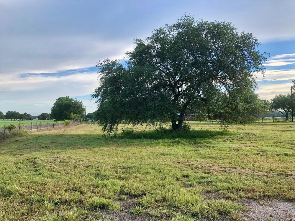 1 Pvt 1671 Hallettsville, TX 77964