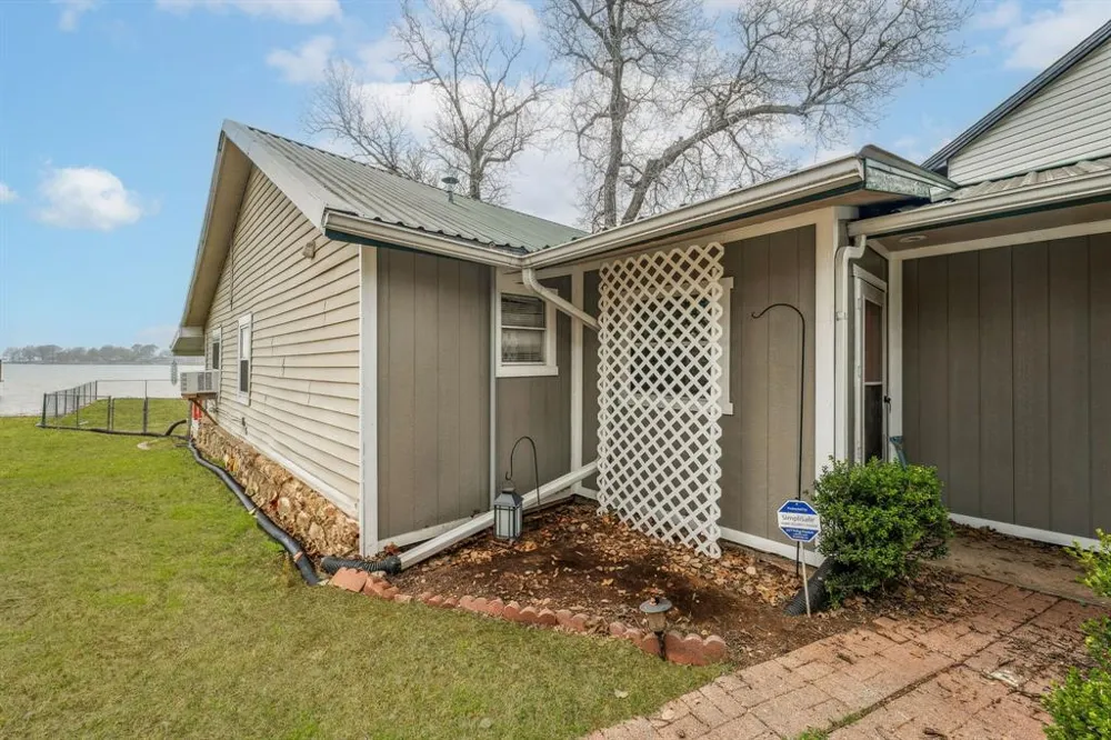 1662 Rogers Road Newark, TX 76071