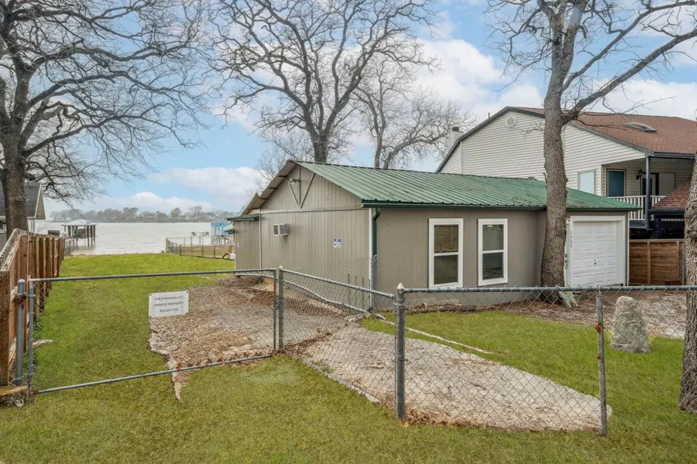 1662 Rogers Road Newark, TX 76071