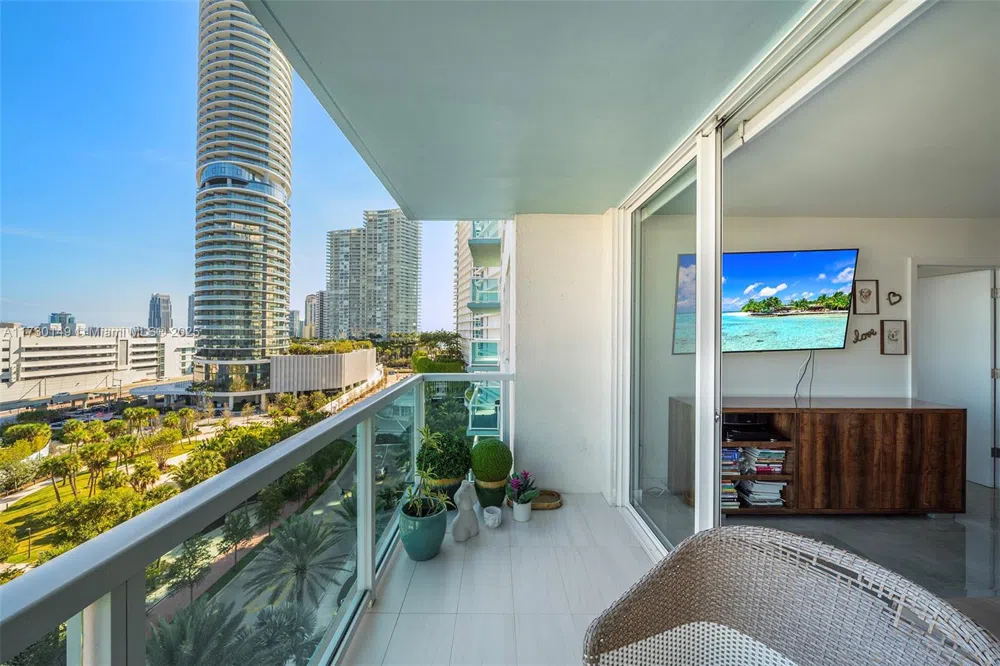 650 West Ave #1004 Miami Beach, FL 33139