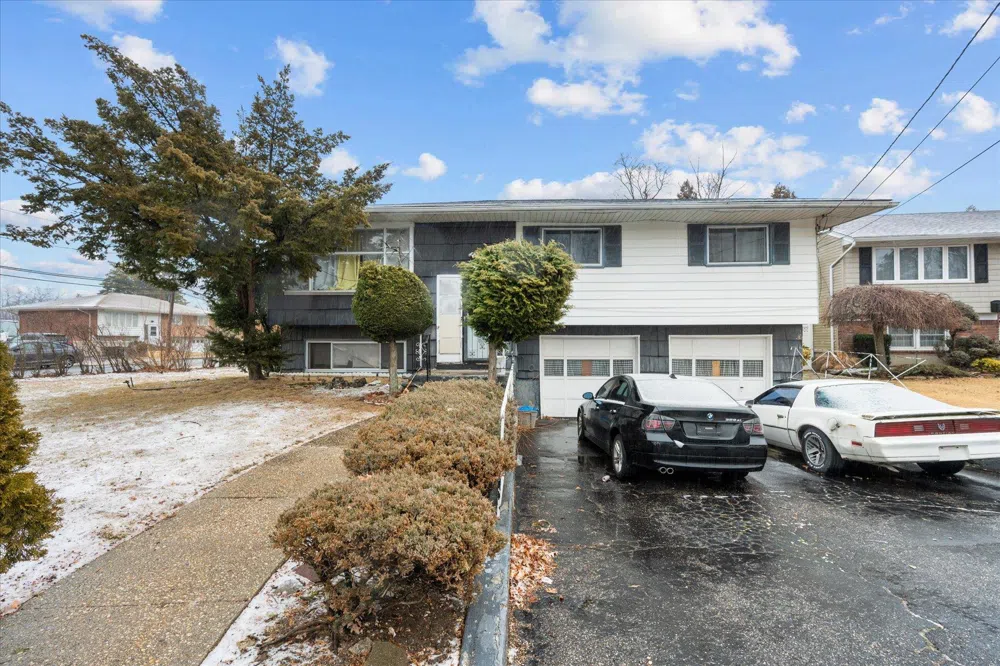 975 Little Neck Avenue North Bellmore, NY 11710