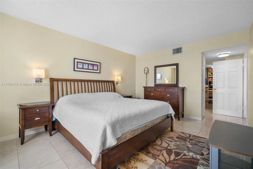 3725 S Ocean Dr #1110 Hollywood, FL 33019