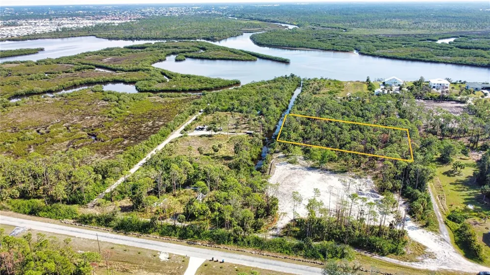 9051 CALOOSA DRIVE Venice, FL 34293