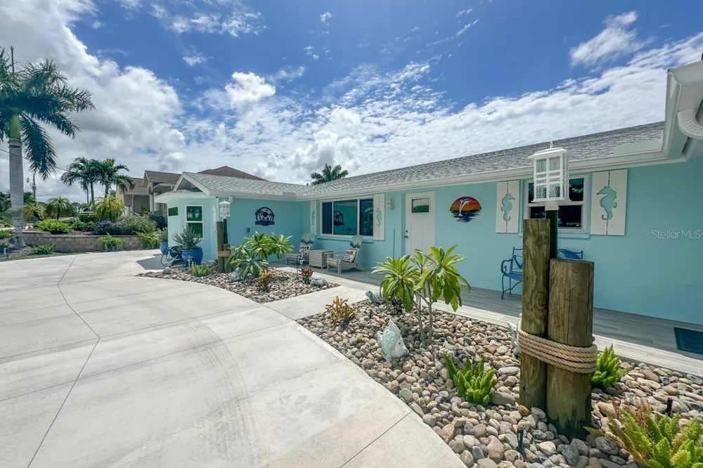 1945 MICHIGAN AVENUE Englewood, FL 34224
