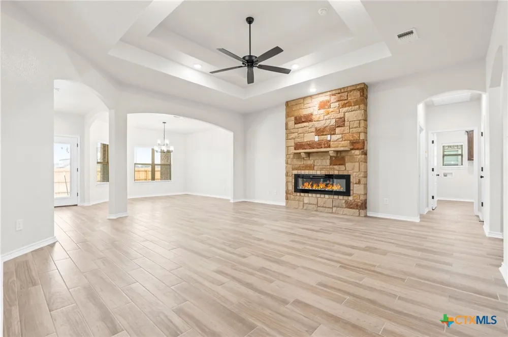 611 Dred Roger Circle Killeen, TX 76542
