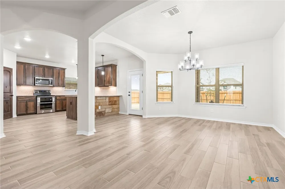 611 Dred Roger Circle Killeen, TX 76542