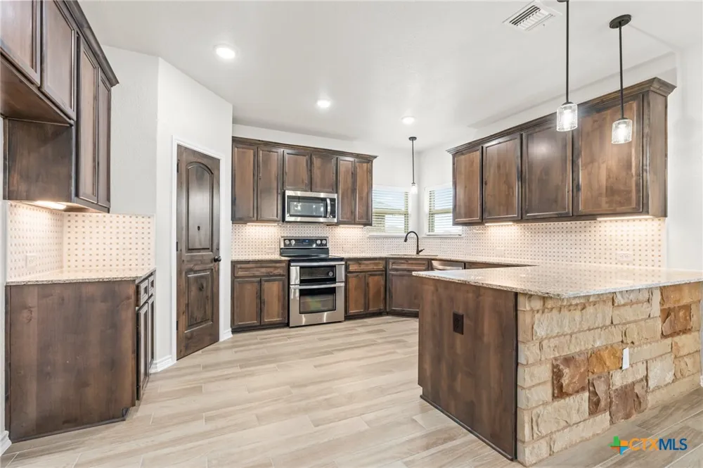 611 Dred Roger Circle Killeen, TX 76542
