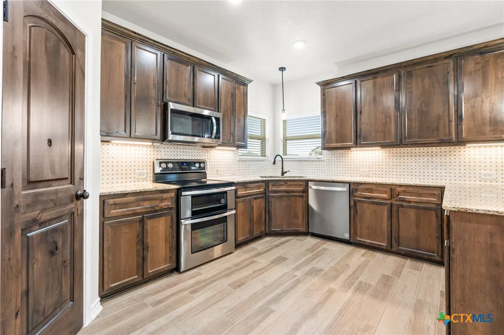 611 Dred Roger Circle Killeen, TX 76542