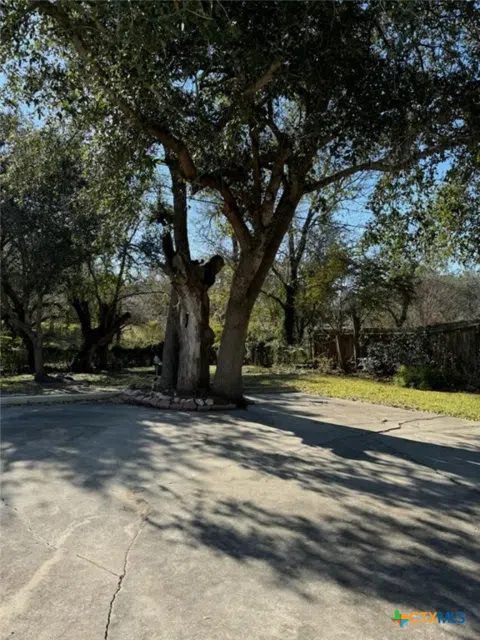 727 Brookhollow Drive