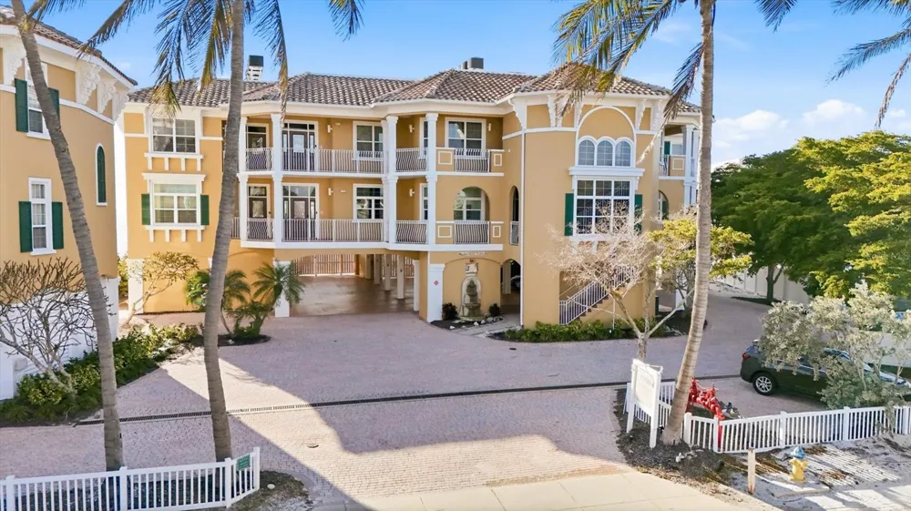 1900 GULF DRIVE #4 Bradenton Beach, FL 34217
