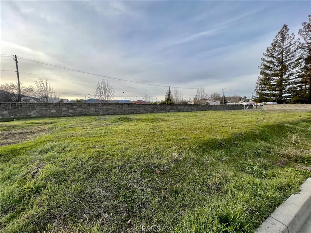 2021 Hampton Lakeport, CA 95453