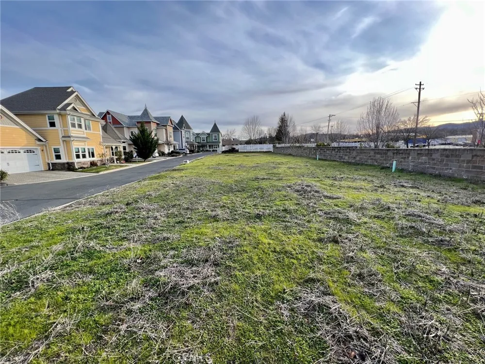 2021 Hampton Lakeport, CA 95453